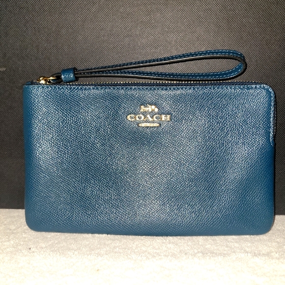 Coach Large zip wristlet - Picture 1 of 3